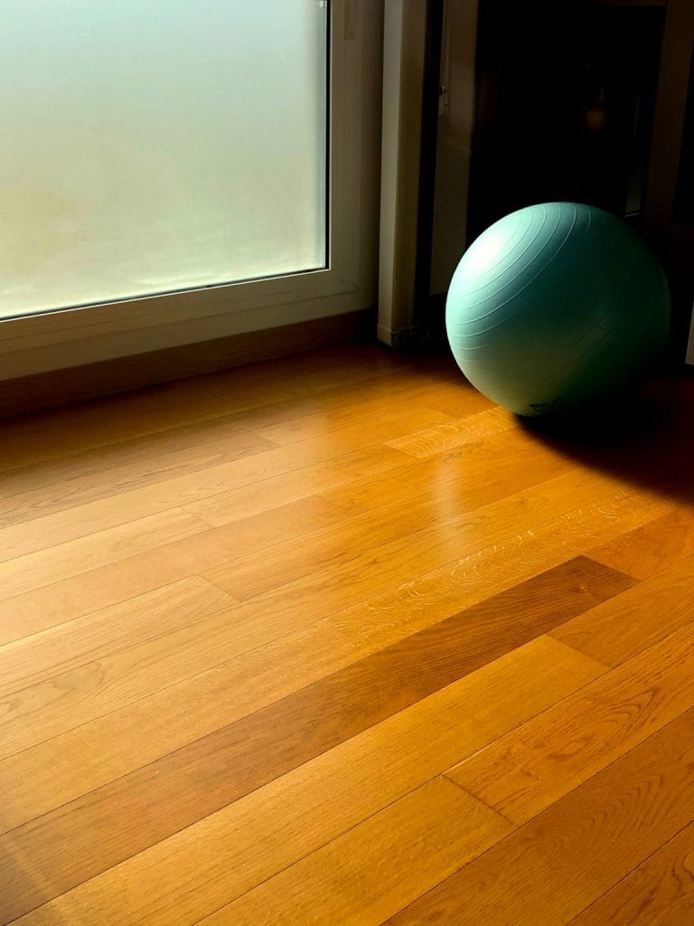 green-fitness-ball-on-parquet-floor-mafmlxg-fwy